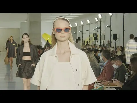 Нажми и смотри