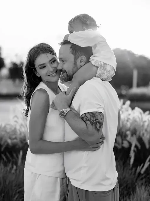 Лейсан Галимова и Алексей Чадов с дочерью Лейсан Галимова и Алексей Чадов с дочерью