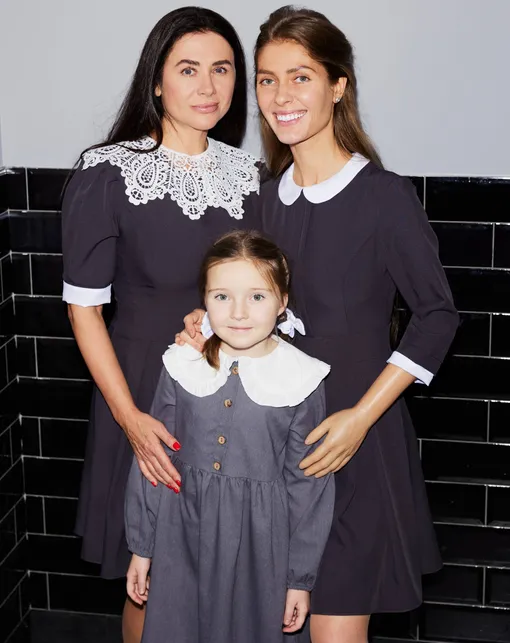 Нина Пономаренко, Василиса Селиванова и Вероника Левенец на премьере