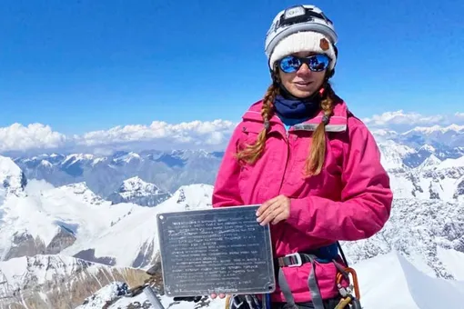 «Надежда есть!»: Лариса Лужина и Анна Семенович призвали спасти альпинистку Наталью Наговицыну «Надежда есть!»: Лариса Лужина и Анна Семенович призвали спасти альпинистку Наталью Наговицыну