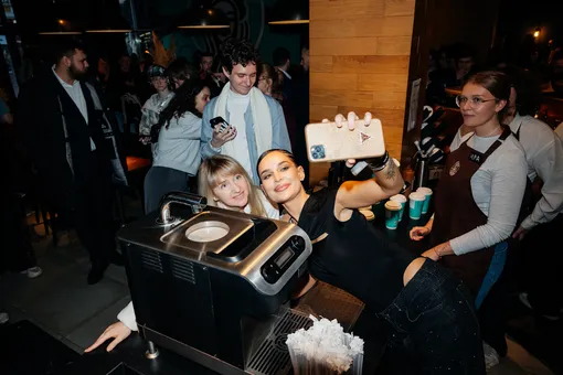 SEVILLE в Stars Coffee