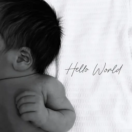 Никки Сандерсон впервые стала мамой