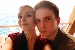 Фигуристка Анна Щербакова после помолвки с 27-летним хоккеистом показала романтические фото с ним Фигуристка Анна Щербакова после помолвки с 27-летним хоккеистом показала романтические фото с ним