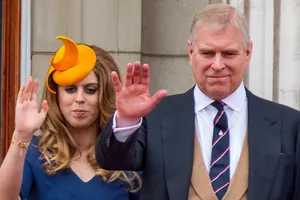 Принцесса Беатрис поддержала опального Эндрю после того, как ее младшая сестра Евгения вычеркнула отца из жизни Принцесса Беатрис поддержала опального Эндрю после того, как ее младшая сестра Евгения вычеркнула отца из жизни