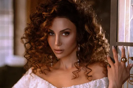 Молодая жена Павла Прилучного сделала впечатляющие упражнения в Турции