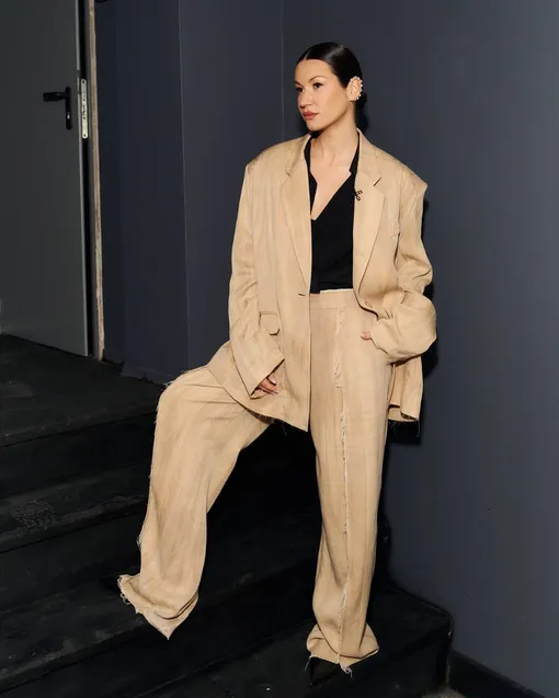 Ида Галич облачилась в деловой костюм Ида Галич облачилась в деловой костюм