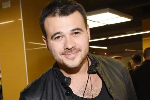 Эмин Агаларов помог своему поклоннику сделать предложение любимой Эмин Агаларов помог своему поклоннику сделать предложение любимой