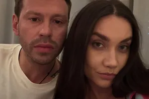 «Женушка, люблю тебя!»: Федор Смолов опубликовал редкие фото с Кариной Истоминой по важному поводу