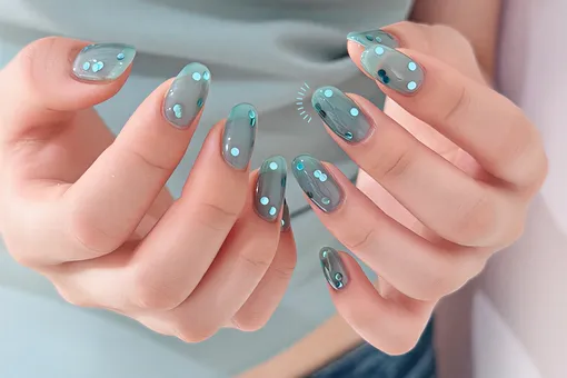 Лето в пайетках: этот сияющий дизайн маникюра идеально подходит для летних вечеринок и отпуска Лето в пайетках: этот сияющий дизайн маникюра идеально подходит для летних вечеринок и отпуска