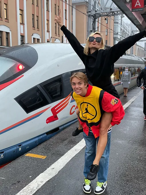Полина Гагарина с сыном Полина Гагарина с сыном