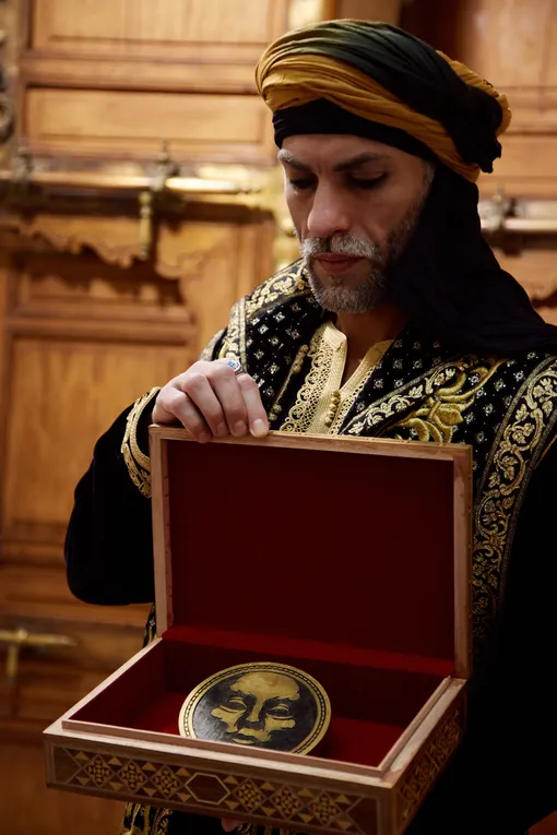 Связующим звеном между Мастером и игроками станет помощник по имени Али