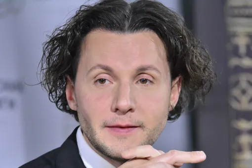 Вячеслав Манучаров заявил, что жена бросила его с тремя детьми и улетела в США Вячеслав Манучаров заявил, что жена бросила его с тремя детьми и улетела в США