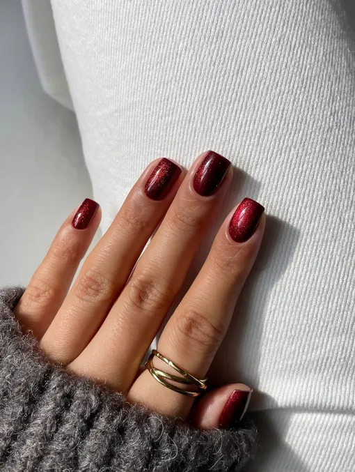 Короткие и бархатные: 5 идей самого желанного маникюра этой осени