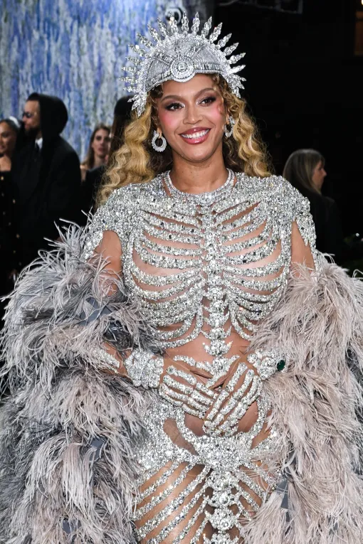 Бейонсе вернулась на Met Gala спустя 10 лет Бейонсе вернулась на Met Gala спустя 10 лет