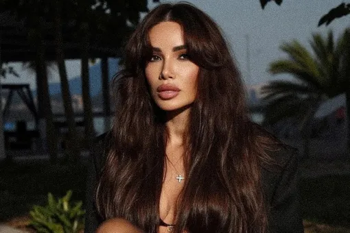 «Я заколола ботоксом шею»: Айза заявила, что ее оскорбляют женщины