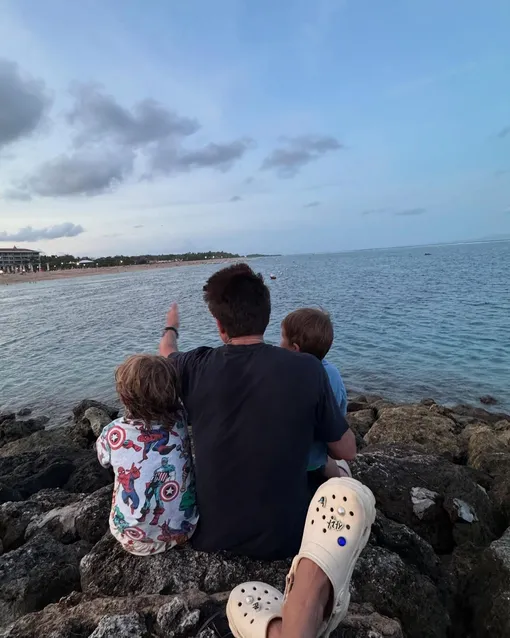 Влад Топалов с сыновьями на отдыхе Влад Топалов с сыновьями на отдыхе