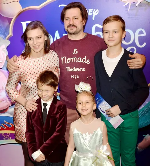 Актриса с семьей