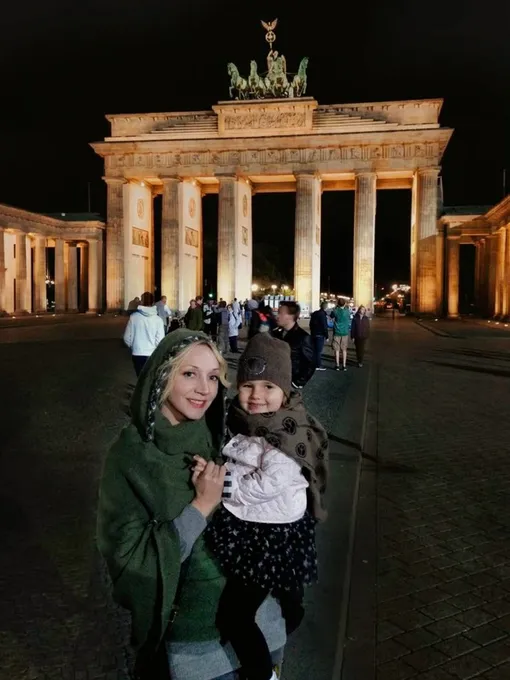 Кристина Орбакайте с дочерью Клавдией в Берлине. Январь 2014 года Кристина Орбакайте с дочерью Клавдией в Берлине. Январь 2014 года