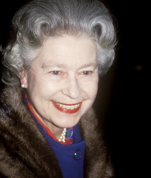 Британская королева ранее часто носила меховые изделия Британская королева ранее часто носила меховые изделия