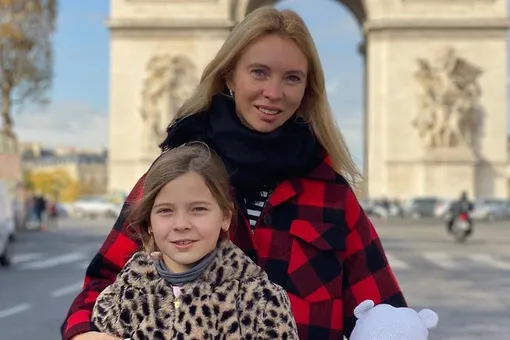 Татьяна Тотьмянина после серьезной операции отправилась с дочерьми в Париж Татьяна Тотьмянина после серьезной операции отправилась с дочерьми в Париж