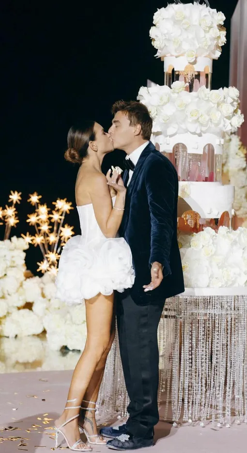 Катя Жужа и Артем Маркелов обвенчались Катя Жужа и Артем Маркелов обвенчались