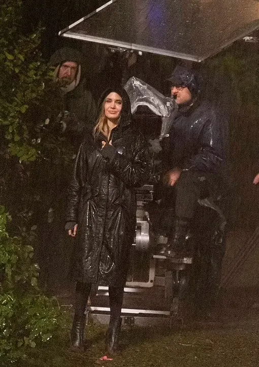 Анджелину Джоли не испугала непогода