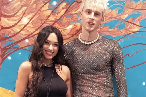 Меган Фокс вместе с маленькой дочерью на ужине с Machine Gun Kelly заметили папарацци — 8 фото Меган Фокс вместе с маленькой дочерью на ужине с Machine Gun Kelly заметили папарацци — 8 фото
