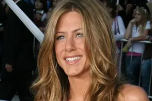 Дженнифер Энистон случайно рассекретила свой номер телефона, вызвав бурные эмоции фанатов Дженнифер Энистон случайно рассекретила свой номер телефона, вызвав бурные эмоции фанатов