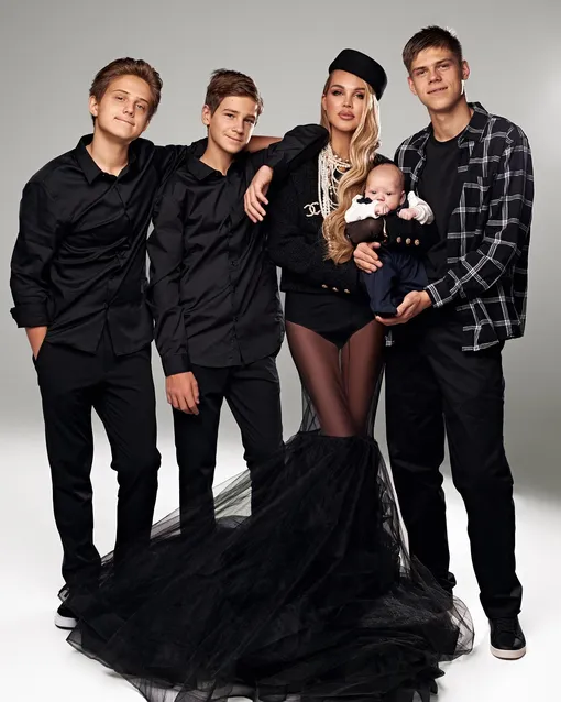 Мария Погребняк с сыновьями