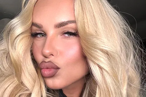 Певица Ханна набила тату на бедре после удивительной истории на Мальдивах Певица Ханна набила тату на бедре после удивительной истории на Мальдивах