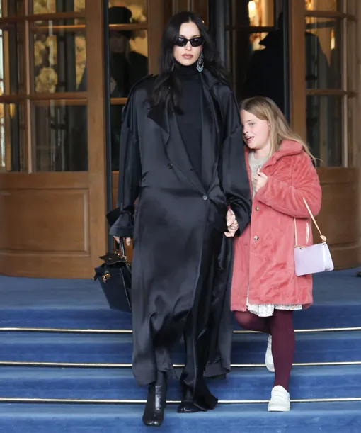 Ирина Шейк и Лея поселились в культовом отеле Ирина Шейк и Лея поселились в культовом отеле