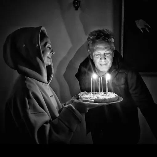 Виктория Исакова поздравляет мужа с днем рождения Виктория Исакова поздравляет мужа с днем рождения
