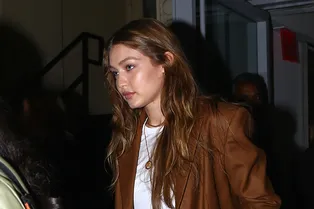 Джиджи Хадид вышла в свет в костюме российского дизайнера Джиджи Хадид вышла в свет в костюме российского дизайнера