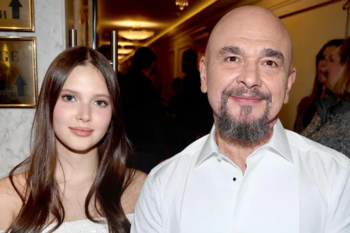 «Я безумно люблю!»: звезда шоу «Голос. Дети» Елизавета Трофимова впервые показала бойфренда «Я безумно люблю!»: звезда шоу «Голос. Дети» Елизавета Трофимова впервые показала бойфренда