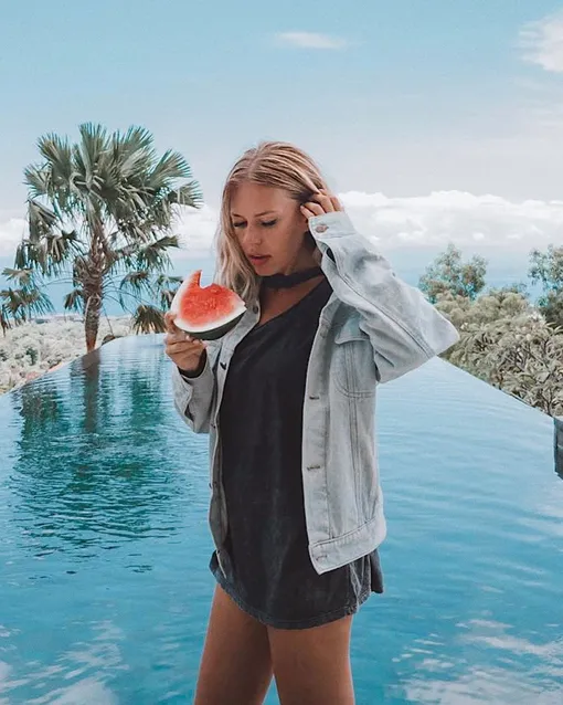 Рита ищет хорошее место для отпуска