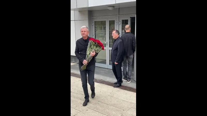 Нажми и смотри