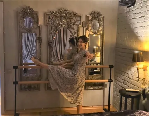 Екатерина Климова у балетного станка Екатерина Климова у балетного станка