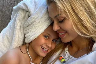 «Все жалеют Анджелину»: Виктория Боня довела дочь до слез, заставляя ее читать «Все жалеют Анджелину»: Виктория Боня довела дочь до слез, заставляя ее читать