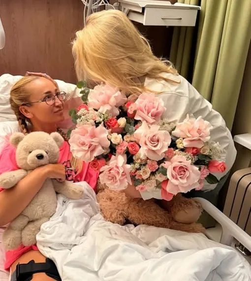 Ольгу Бузову навестила подруга Ольгу Бузову навестила подруга