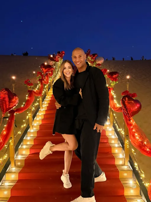 Исаак Виджраку устроил сюрприз жене