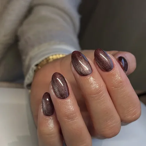 Короткие и бархатные: 5 идей самого желанного маникюра этой осени