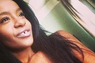 В Сеть попало предсмертное фото дочери Уитни Хьюстон В Сеть попало предсмертное фото дочери Уитни Хьюстон