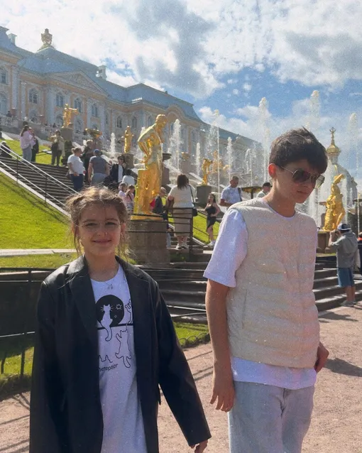 Дети актрисы в Петергофе Дети актрисы в Петергофе