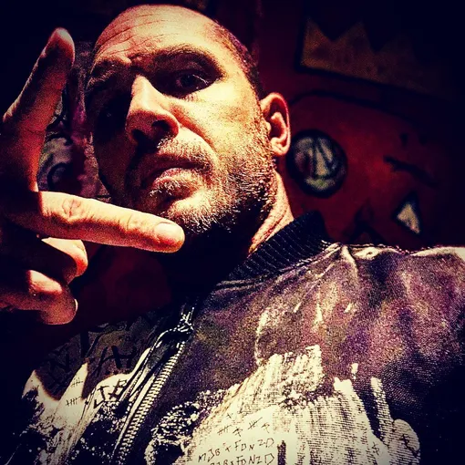 Трехдневная щетина или голливудская борода – часть стиля Тома Харди Том Харди