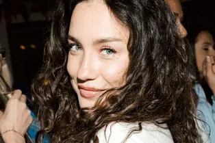 «Меня грабят!»: Виктория Дайнеко пожаловалась на бандитов и оказавшуюся мошенницей подругу «Меня грабят!»: Виктория Дайнеко пожаловалась на бандитов и оказавшуюся мошенницей подругу