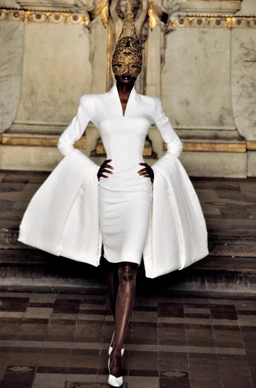 Показ Givenchy 1997 года Показ Givenchy 1997 года