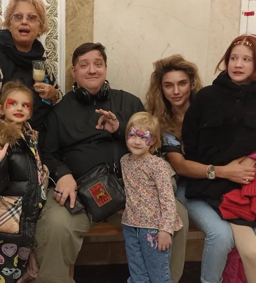 Роман Попов с Натальей Громовой и ее близкими Роман Попов с Натальей Громовой и ее близкими