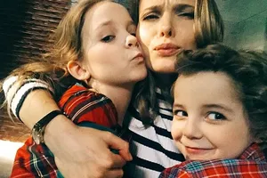«Раз в несколько лет я рожаю красивых людей»: Светлана Иванова опубликовала редкое фото с дочерьми «Раз в несколько лет я рожаю красивых людей»: Светлана Иванова опубликовала редкое фото с дочерьми