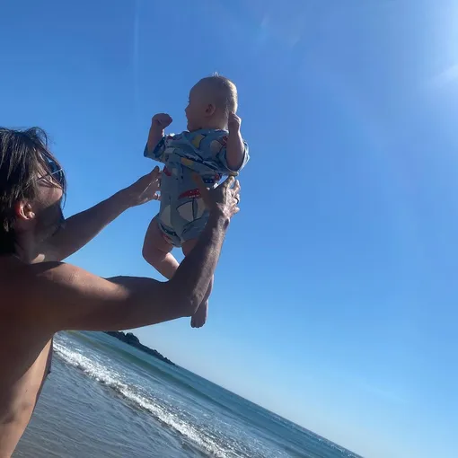 Эмили Атак показала единственного сына в его первый день рождения