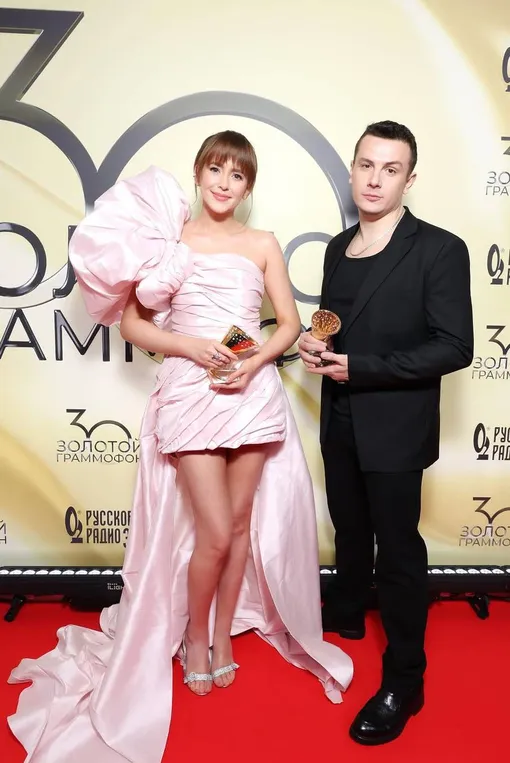 Асия и Юрий Николаенко получили «Золотые граммофоны» Асия и Юрий Николаенко получили «Золотые граммофоны»